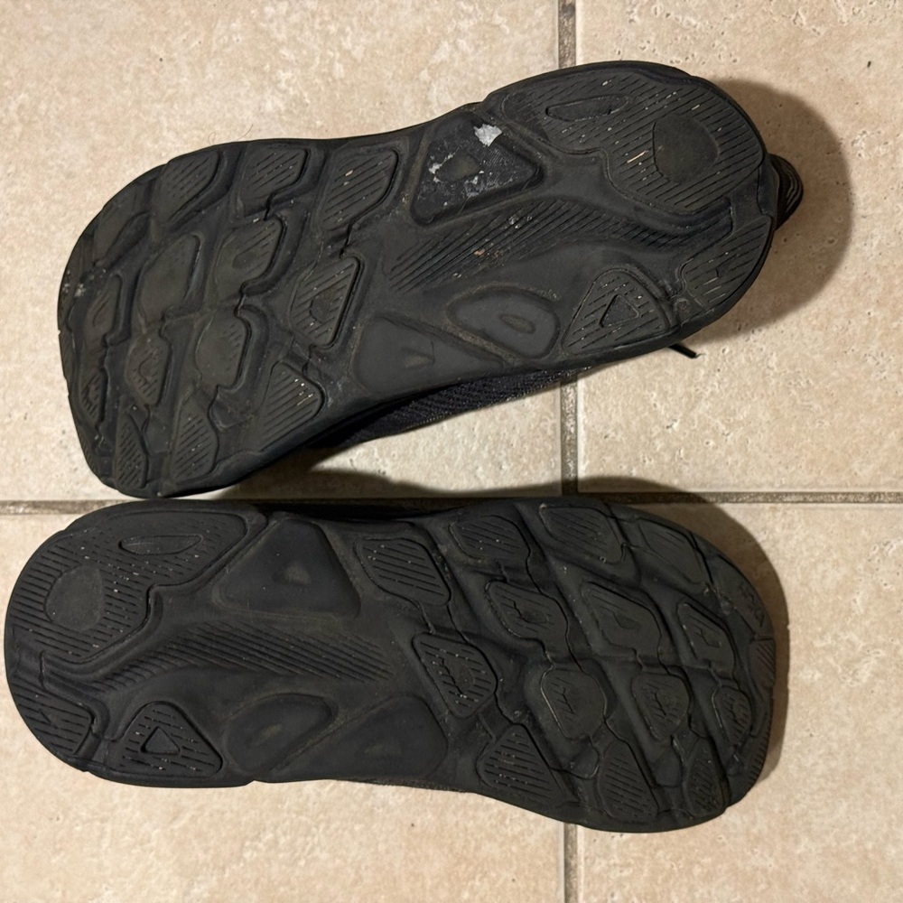 Black Hoka clifton 9 sneaker - Picture 2 of 6